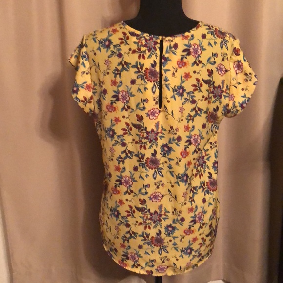 Casual Light Yellow Flower Blouse with pocket - Picture 5 of 6